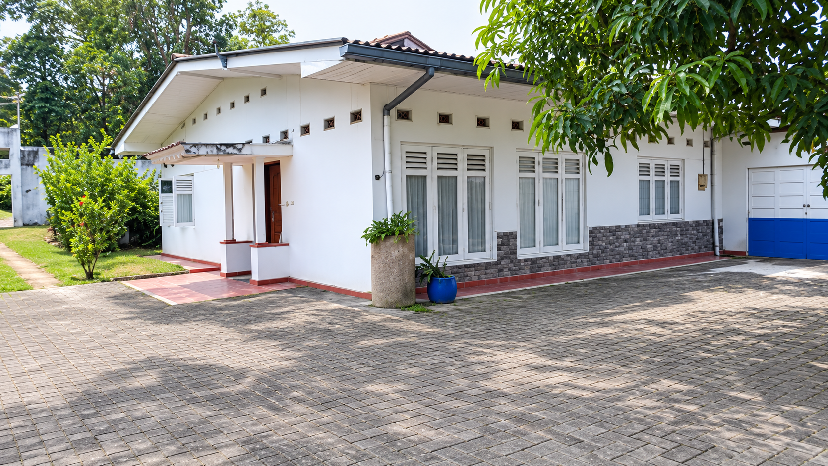 24-PERCH PRIME DEVELOPMENT LAND + HOUSE FOR SALE — NUGEGODA